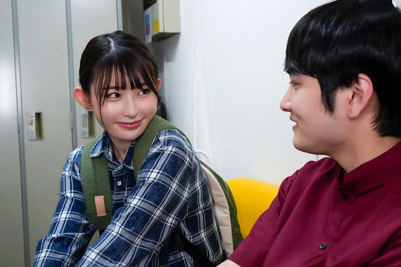 Cô vợ trẻ vụng trộm cùng cậu trai trẻ khi đi làm thêm vì chồng không thỏa mãn