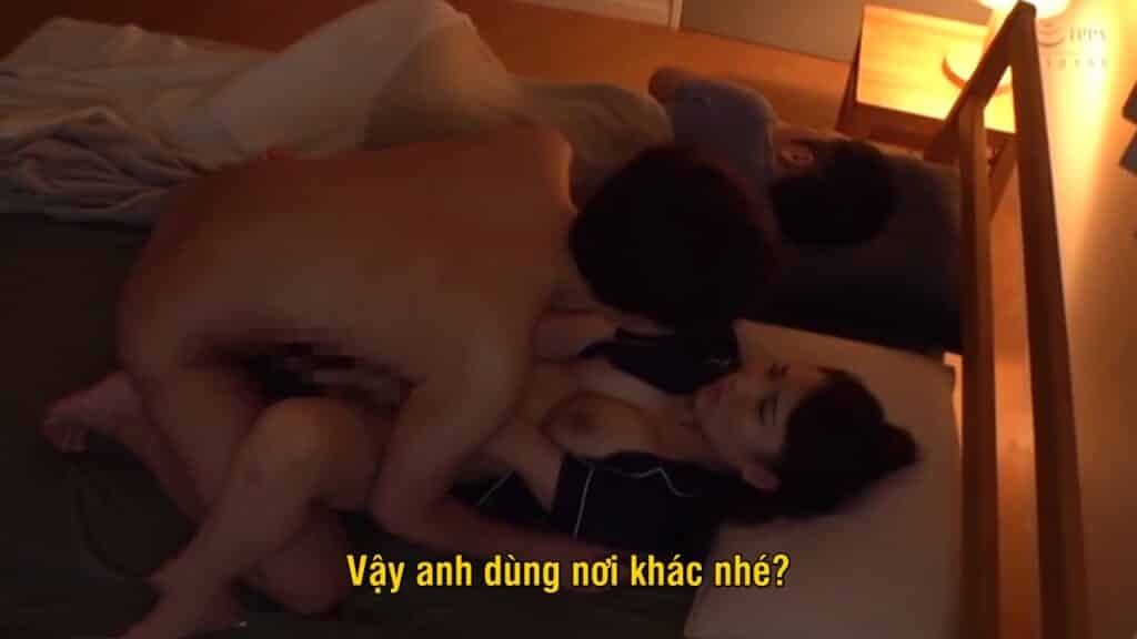 Đụ vợ bạn thân khi bạn thân ngủ say Vietsub